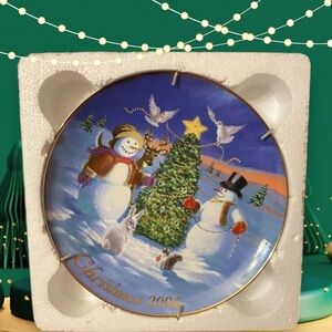 AVON 2004 TRIMMING THE TREE WITH FRIENDS  Christmas Plate  Snowmen Y2K